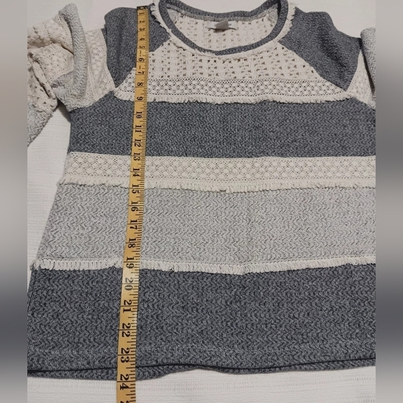 Lucky Lotus Women's Knit and Lace Medium Shirt - Picture 11 of 12